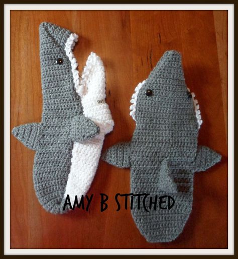 Crochet Shark Blanket, Crocheted Shark Pattern, Sandal Rajut, Crochet Shark, Shark Slippers, Crochet Slippers Free Pattern, Shark Pattern, Crochet Socks, Crochet Booties