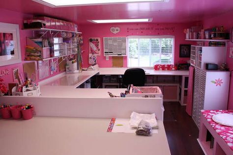 Nice workspace Pink Craft Room, Craft Storage Ideas, Scrapbook Room Organization, Dream Craft Room, Craft Room Design, Scrapbook Room, Office Crafts, Craft Room Storage, Craft Room Office