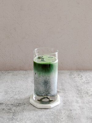 Matcha Milk Tea Recipe, Matcha Oat Milk, Relieve Menstrual Cramps, Matcha Oats, Oat Milk Latte, Morning Matcha, Milk Tea Recipes, Matcha Drink, Sparkling Rose