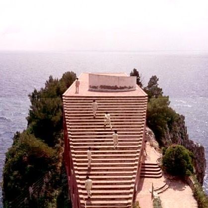 Casa Malaparte, Old School Film, Isle Of Capri, Eco Architecture, Sea House, Film Images, Film Inspiration, Urban Life, Brutalism