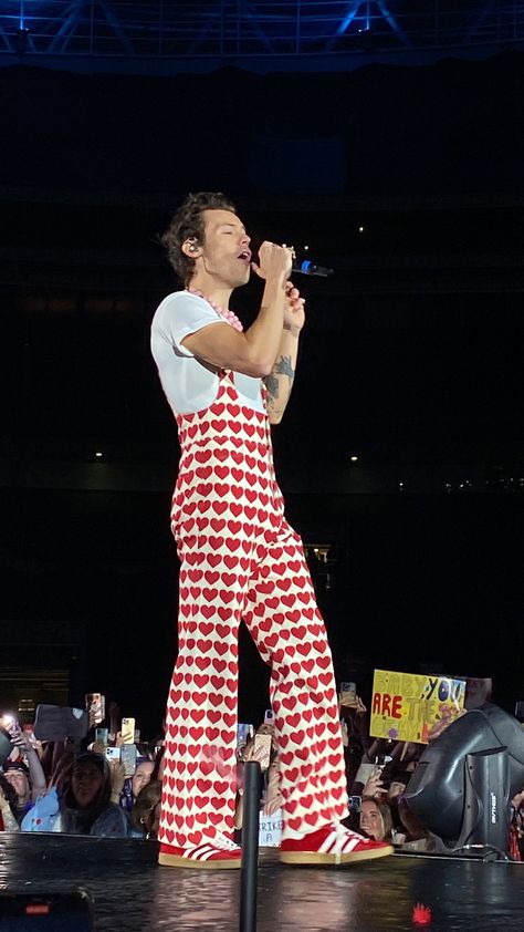 Harry Styles London, Harry Outfits, Harry Styles Outfit, Harry Styles Tour, Harry Styles Concert, London Night, Best Night Of My Life, June 18th, Wembley Stadium