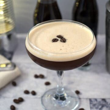 Expresso Martini, Batch Cocktails, Drink Mixes, Martini Cocktail, Espresso Martini, Taste Of Home, Party Drinks, Simple Syrup, Cold Brew