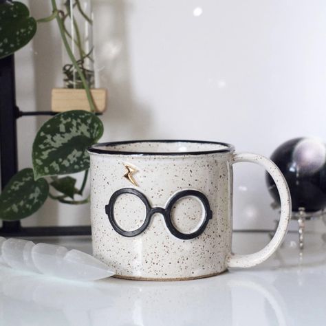 Harry Potter Mug, Clay Cafe, May Art, Diy Keramik, Ceramics Pottery Mugs, Potters Clay, Diy Pottery Painting, Tanah Liat, Diy Ceramic