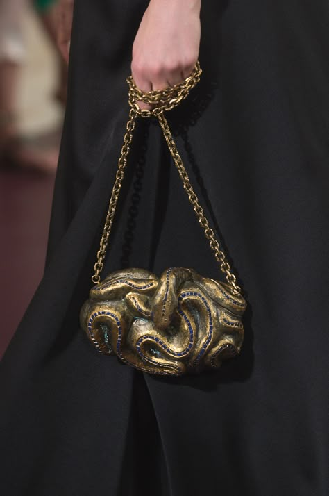 Valentino Haute Couture Fall/Winter 17/18 Collection Snake Couture, Haute Couture Bags, Snake Bag, Valentino Bag, Valentino Haute Couture, Valentino Couture, Brand Loyalty, Unique Purses, Snake Jewelry