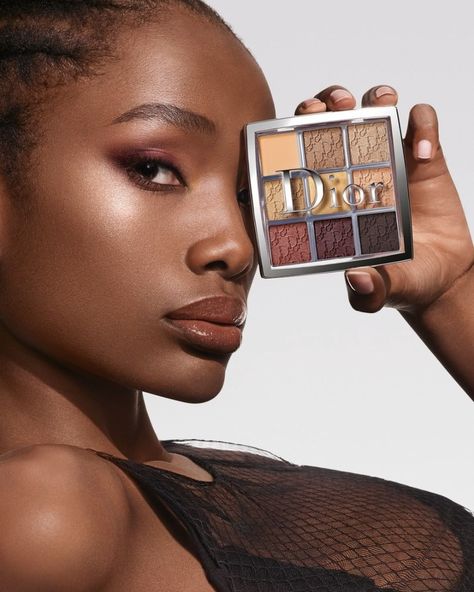 Dior Beauty Official (@diorbeauty) • Instagram photos and videos Dior Backstage Eye Palette, Dior Holiday, Dior Backstage, Dior Addict Lip Glow, Eye Makeup Palette, Beauty Makeup Photography, Fashion Model Poses, Makeup News, Types Of Makeup