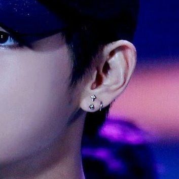 Triangle Ear Piercing, Bts Earrings, Ear Piercing, Ear Jewelry, Bts Pictures, So Pretty, Kim Taehyung, Ear Piercings, Piercings