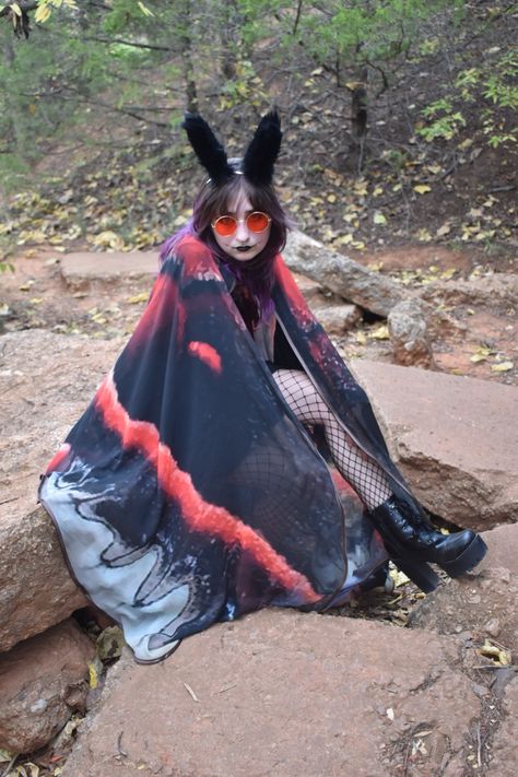 On insta @/ gina.n.smith Mothman Halloween 2022 Mothman Costume Woman, Moth Ren Faire, Mothman Makeup Halloween, Mothman Human, Cryptid Halloween Costume, Mothman Halloween Costume, Mothman Makeup, Cryptid Costume, Mothman Cosplay