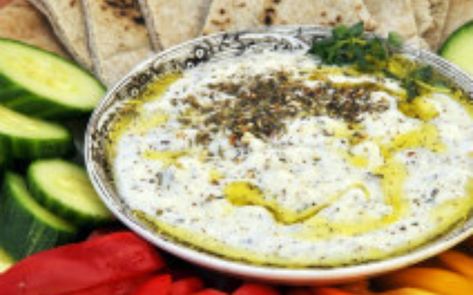 Zaatar Dip, Za'atar Recipe, Labneh Recipe, Greek Dip, Yoghurt Dip, Greek Yogurt Dips, Creamy Yogurt, Bread Dip, Extra Protein