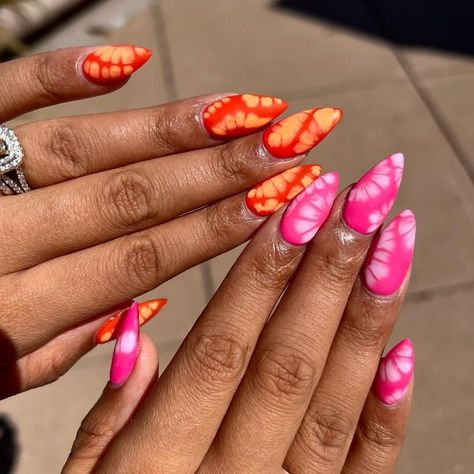 𝔹𝕆𝕊𝕊𝕐 ℂ𝕃𝔸𝕎𝕊 on Instagram: "𝔹𝕝𝕠𝕠𝕞𝕚𝕟𝕘 💐 #summernails Claws by: @kthyha" Bloom Nail Art, Blooming Nail Design, Blooming Gel Designs, Blooming Nail Art, Bloom Nails, Blooming Gel Nails, Blooming Gel Nail Art, Blooming Nails, Summer Vacation Nails