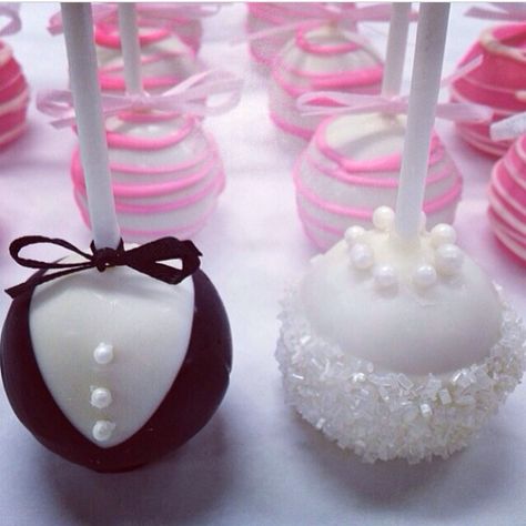 Bride And Groom Cake Pops, Cake Pop Favors, Pop Cakes, Bride And Groom Cake, Wedding Cake Pops, Groom Cake, Cupcakes Decorados, Cake Pop Recipe, Cake Bites