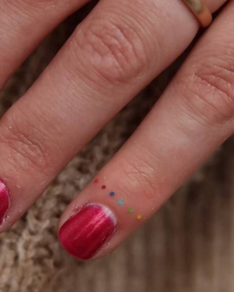 Rainbow Finger Tattoo, Rainbow Ink Tattoo, Black Ink Rainbow Tattoo, Dots And Lines Finger Tattoo, Dots On Fingers Tattoo, Rainbow Tattoos, Dot Tattoos, Little Tattoos, Finger Tattoos