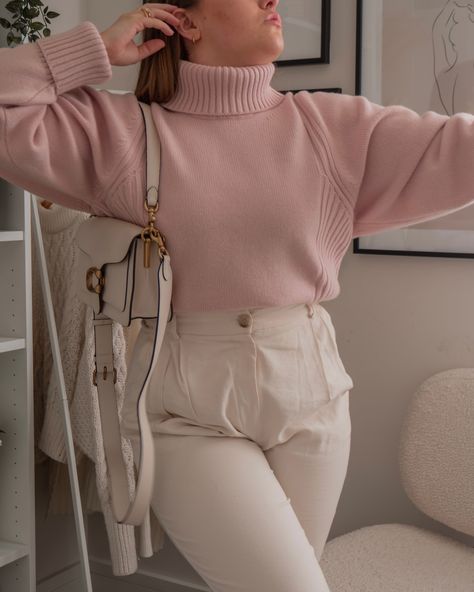 Pink for spring Peach Turtleneck Outfit, Pink Turtle Neck Outfit, Pink Turtleneck Outfit Winter, Plus Size Pink Outfits, Pink Turtleneck Outfit, Turtleneck Outfit Winter, Pink Jumper Outfit, Indie Fall Outfits, Maya Fashion