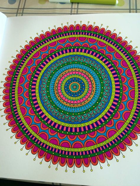 Enige echte mandala's Big Mandala Design, Mandala Artwork Colourful, Republic Drawing, Big Mandala Art, Mandala Sketch, Mandala Ideas, Easy Mandala Drawing, Mandala Canvas, Mandala Art Therapy