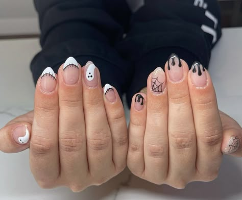 Short Round Halloween Nails, Horror Nails, Black White Halloween, Black Halloween Nails, Fall Acrylic, Cute Halloween Nails, Halloween Acrylic Nails, Drip Nails, White Halloween