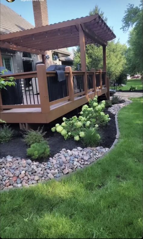 Stylish Garden Landscape Tips Front Of Deck Landscaping, Backyard Landscaping Around Deck, Landscape Design Farmhouse, Flower Beds Around Deck, Flowers Around Deck, Landscape Around Porch, Flower Bed Around Deck, Landscape Around Deck, Landscape Curb Appeal