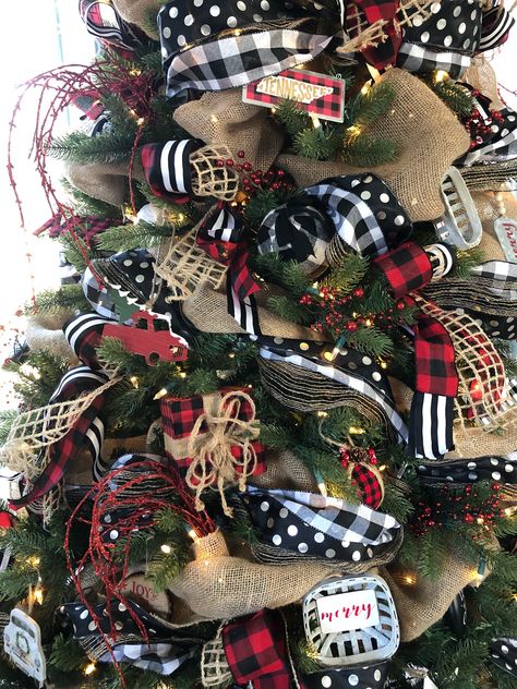 Buffalo Check Christmas Tree, Cute Ornaments, Buffalo Plaid Christmas Tree, Red Christmas Decor, Plaid Christmas Decor, Buffalo Check Christmas, Farmhouse Christmas Tree, Plaid Christmas Tree, Christmas Tablescape