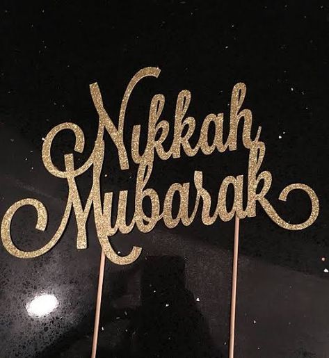 Nikkah Mubarak Cake, Muslim Wedding Decorations, Nikkah Mubarak, Nikkah Ideas, Nikkah Decor, Nikkah Brides, Sparkly Cake, Nikah Decor, Wedding Platters