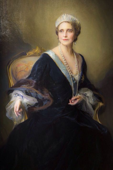 Queen Marie of Romania (born Princess Marie of Edinburgh) wears her mother's diamond fringe tiara in a portrait by Philip de László; the tiara was sold by Marie's daughter, Queen Maria of Yugoslavia, in 1960 Queen Marie Of Romania, Marie Of Romania, Romanian Royal Family, Grand Palais Paris, Custom Portrait Painting, European Royalty, Classic Paintings, Old Paintings, Classical Art