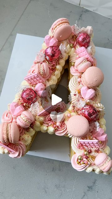 Letter Cupcake Cake Pull Apart, Initial Cake, Letter Cakes, How To Make Letters, Cake Pulls, Cake Lettering, Letter Cake, Cream Tart, Cakes For Women