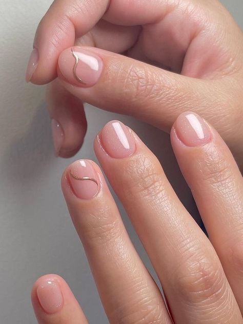 short nude nails with simple lines Nude Gel Nails Short, Nude Simple Nails, Gel Lak Nails, Peach Colored Nails, Nude Nails With Glitter, White Tip Nails, Squoval Nails, Nude Nail, Nude Nail Designs