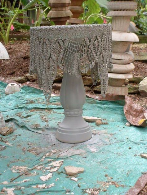 Do you want to attract birds to your garden? Why not provide them a space to bath? Here are 30 DIY bird bath ideas that will make a fun family project. Diy Bird Bath Ideas, Bird Baths Homemade, Bird Bath Ideas, Hanging Bird Bath, Concrete Bird Bath, Outdoor Water Features, Diy Bird Bath, Concrete Diy Projects, Diy Birds