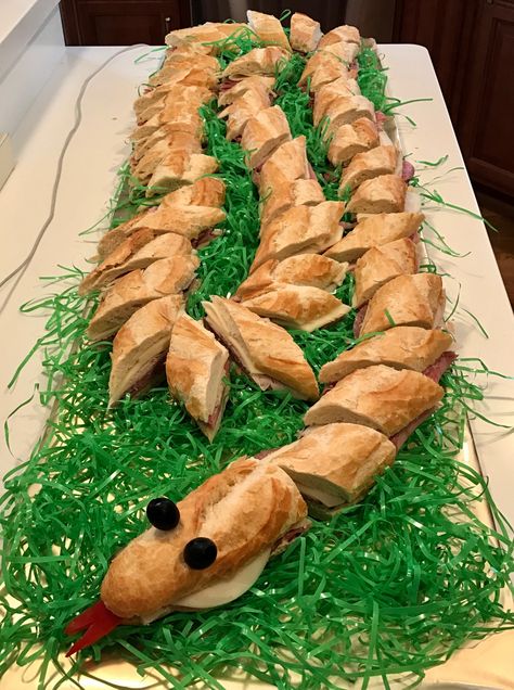 Snake Dessert Ideas, Snake Food Ideas, Snake Party Food, Snake Party Ideas, Italian Hoagie, Snake Birthday, Snake Party, Food Garnish, Halloween Breakfast