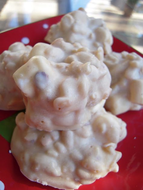 White Chocolate Peanut Butter Krispies Peanut Butter Krispies, Colossal Cookies, White Chocolate Peanut Butter, Dessert Snacks, Easy Sweets, Quick Dessert, Fair Food, Homemade Fudge, Dessert Aux Fruits