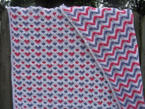 Sweetheart Ripple Crochet Pattern Free, Sweetheart Ripple Afghan Pattern Free, Sweetheart Blanket, Crochet Bows Free Pattern, Heart Blanket Pattern, Crochet Ripple Afghan Pattern, Ripple Afghan Pattern, Crochet Ripple Afghan, Crochet Heart Blanket