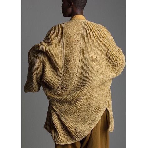 This Issey Miyake sweater is EVRYTHG. by deargolden Vintage Issey Miyake, Japanese Fashion Designers, Cocoon Sweater, Weave Pattern, Pattern Sweater, African Inspired, Knit Fashion, Mode Inspiration, Issey Miyake