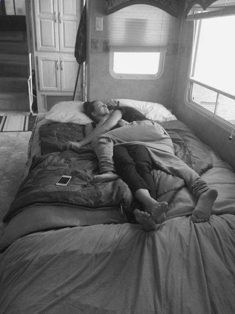 Cuddle With Boyfriend, Single As A Pringle, Hug Images, Grunge Couple, Couple Sleeping, Cute Couple Quotes, Pietro Maximoff, Cute Couples Hugging