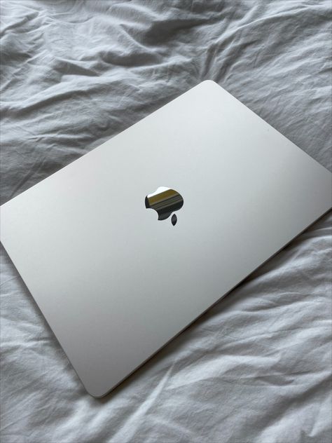 M2 Macbook Air Starlight, Mac Air M2, Apple Computer Aesthetic, Apple Macbook Aesthetic, Mac Book Air M2, Macbook Air M2 Starlight, Mac Book Aesthetic, Macbook Air Aesthetic, Macbook M2 Air