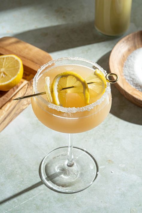 Honey and Ginger Lemon Drop Cocktail Spindrift Cocktails, Brunch Cocktail Recipes, Winter Flavors, Honey Cocktail, Lemon Drop Cocktail, Ginger Cocktails, Ginger Lemonade, Lemon Cocktail, Liquor Recipes