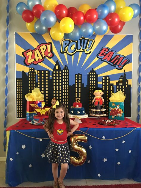 Wonder Woman kid birthday Wonder Woman Theme Party, Superwoman Birthday Party, Wonder Woman Themed Birthday Party, Wonder Woman Birthday Party Decoration, Wonder Woman Party Decorations, Wonder Woman Birthday Party Ideas, Wonder Woman Party Ideas, Wonder Woman Decorations, Kids Party Boxes