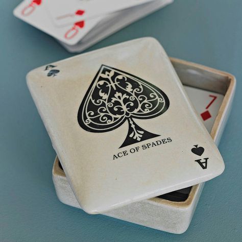 Card holder Bisque Pottery, Playing Card Holder, Playing Card Box, Creative Box, Diy Ceramic, Candle Branding, Ceramic Boxes, Ace Of Spades, Art Lesson Plans