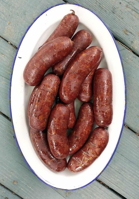 Wild Boar Sausage Venison Sausage Recipes, Smoked Venison, Venison Sausage, Sausage Making Recipes, Pork Sausage Recipes, Homemade Sausage Recipes, Crockpot Recipes Healthy, Spice Blends Recipes, Sausage Making