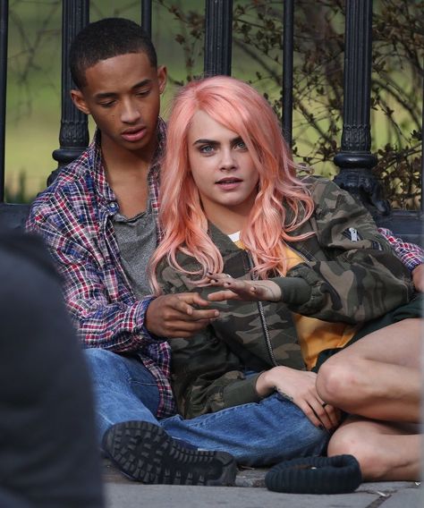 Jaden Smith w/ Cara Delevingne on the set of "Life in a Year" Life In A Year Movie, Life In A Year, Cara Delevingne Photoshoot, Romantic Drama Film, Film Life, Jaden Smith, Movie Couples, Good Movies To Watch, Drama Film