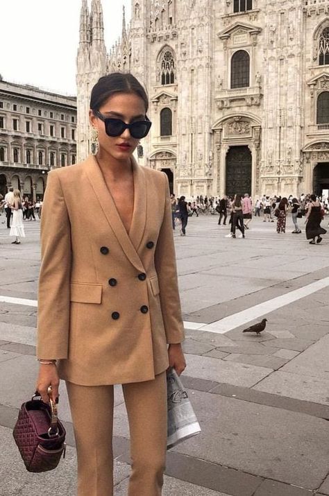 Business Attire For Young Women, Work Outfit Office, Casual Office Wear, Peplum Tops, Office Wear Women, Dress Heels, Office Outfits Women, Foto Tips, Travel Outfits