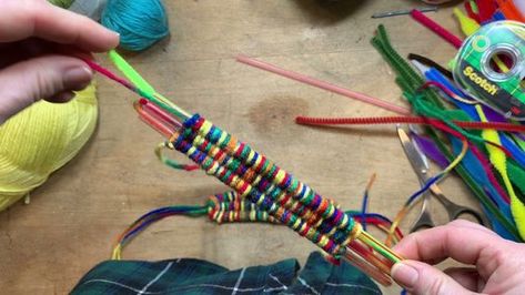 Straw Art, Straw Weaving, Art Bracelet, Weaving Projects, A Bracelet, Woven Bracelets, String Bracelet, Bracelet Tutorial, Art Class