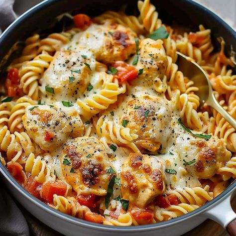 One Pot Chicken Pasta, Chicken Parmesan Pasta, One Pot Dinners, Parmesan Pasta, One Pot Chicken, Chicken Main Dishes, Chicken Cutlets, Crockpot Recipes Slow Cooker, Chicken Dishes Recipes