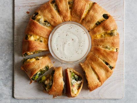 Get Broccoli Cheddar Crescent Ring Recipe from Food Network Best Broccoli Recipe, Broccoli Gratin, Cream Cheese Crescent Rolls, Cheese Crescent Rolls, Crescent Ring, Easy Meal Ideas, Crescent Roll Recipes, Crescent Dough, Crescent Roll Dough