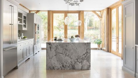 Island Countertop Ideas – 16 Statement Surfaces for Your Home The best island countertop ideas are the ones that truly sing. After all, the island is often a central gathering and meeting point in the home, so ensuring your island countertop, read more . https://www.homesandgardens.com/kitchens/island-countertop-ideas Island Countertop Ideas, Classic Contemporary Kitchen, Bar Countertops, Humphrey Munson, Island Countertop, Unique Kitchen Design, Wood Worktop, Countertop Ideas, Large Kitchen Island