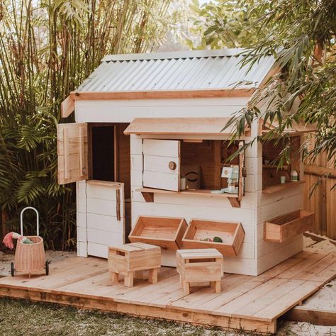 Cubby House Ideas, Kids Cubby Houses, Kids Cubbies, House Castle, Wooden Cubby, Backyard Kids Play Area, Backyard Playhouse, Wendy House, Cubby House