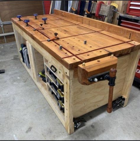 Woodworking Workbench Plans, Woodshop Workbench Ideas, Woodworking Bench Ideas, Officine In Garage, Woodwork Bench, Workbench Organization, Workbench Ideas, Building A Workbench, Workbench Designs