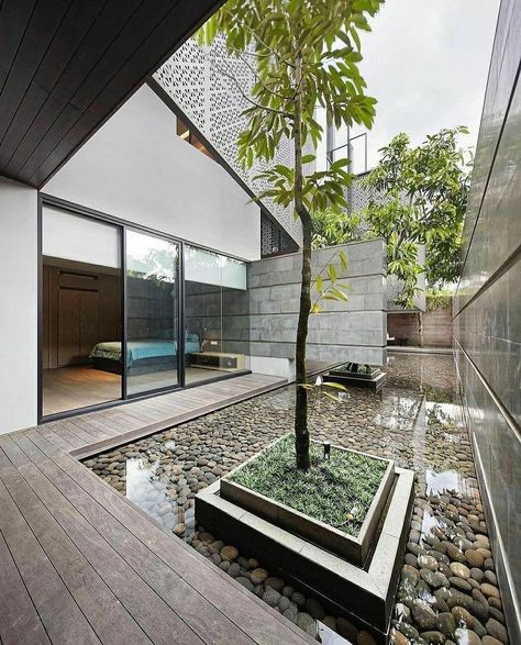 Japanese Modern Home, Vip House, Villa Landscape, Inner Garden, Urban Garden Design, Bedroom Garden, Minimal Architecture, Courtyard Design, Backyard Water Feature