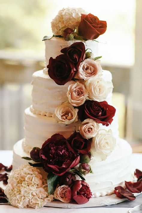 fall wedding cakes small white with burgundy and white roses and peonies jordan voth photography Blush Fall Wedding, Kek Kahwin, Burgundy Wedding Cake, Wedding Cake Roses, Wedding Cake Ideas, Floral Wedding Cakes, Ruffle Cake, Wedding Cake Rustic, Fall Wedding Cakes