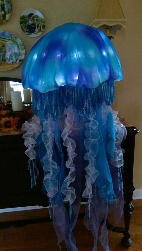 Jellyfish Halloween Costume, Diy Jellyfish Decoration, Costume Medusa, Jellyfish Halloween, Jellyfish Aesthetic, Jellyfish Lantern, Aesthetic Jellyfish, Jellyfish Jewelry, Sea Costume