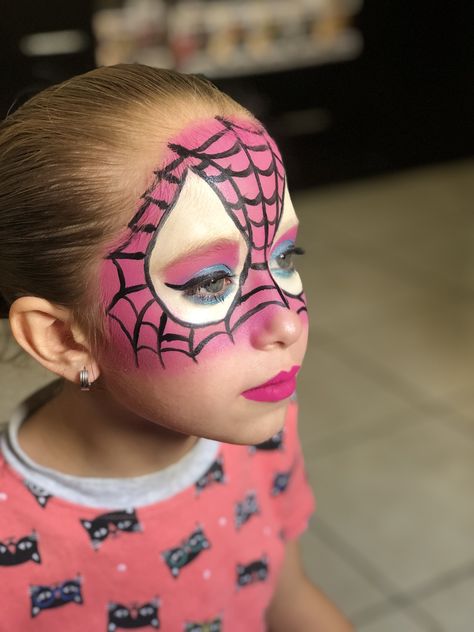 De perfil 😉 Spider Gwen Face Paint, Ghost Spider Face Paint, Ghost Spider Makeup, Spider Gwen Makeup, Jojo Halloween, Girl Spiderman Costume, Pink Spiderman, Spider Man Face Paint, Spiderman Makeup