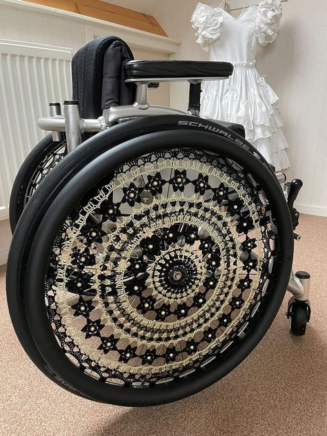 Crochet wheel covers design Sahria Wheel Chair Decoration Ideas, Decorated Wheelchair Ideas, Cool Wheelchair Accessories, Walker Decorations Diy, Cute Mobility Aid, Crochet Wheelchair Accessories, Cute Wheelchair Accessories, Mobility Aid Decoration, Mobility Aid Aesthetic