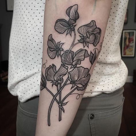 “Sweet peas from a little while ago to improve our #springfeelings ❤️ 🌷” Susanne König Pea Flower Tattoo, Sweet Pea Flower Tattoo, Flower Tattoo Black And White, Flower Tattoo Black, Pea Tattoo, Sweet Pea Tattoo, Sweet Pea Flower, Tattoo Black And White, Sweet Pea Flowers