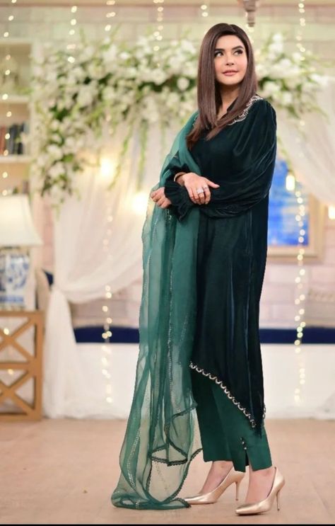 Velvet Pakistani Dress Color Combinations, Velvet Party Wear Dresses, Plain Velvet Suit Design, Party Dress Designs, Velvet Kurtis, Kurti Styling, Velvet Pakistani Dress, Velvet Shirts, Velvet Kurti